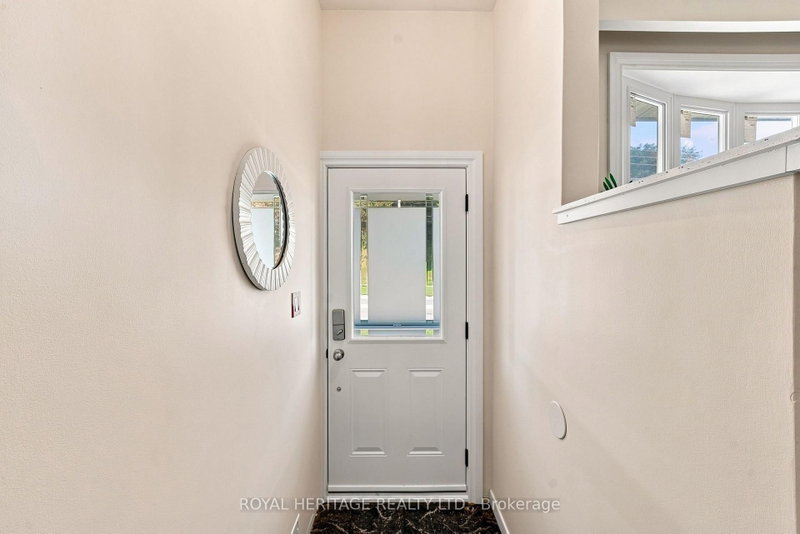 471 Rossland Rd E photo 5