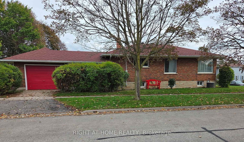462 Madison Ave photo 3
