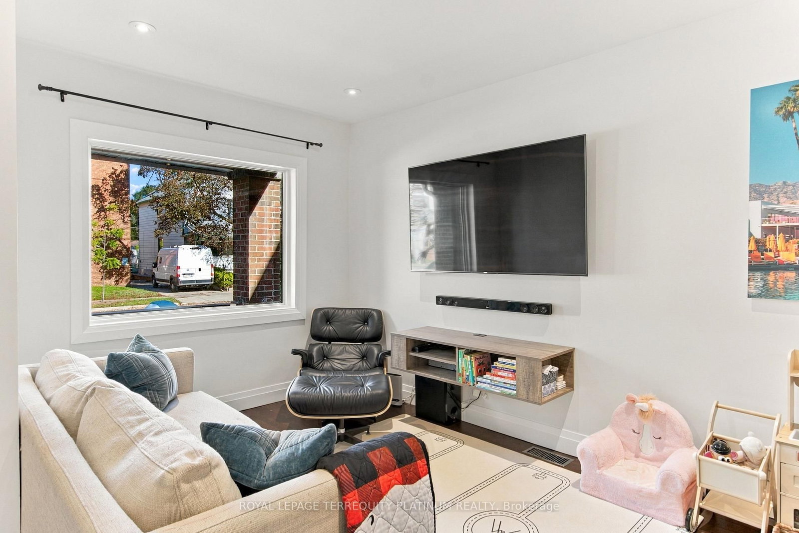 493 Mortimer Avenue • Toronto, ON photo 4