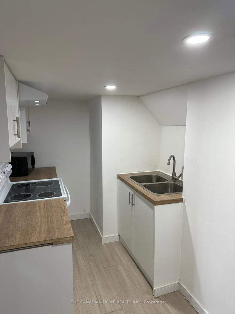 537 Oakwood Ave photo 4