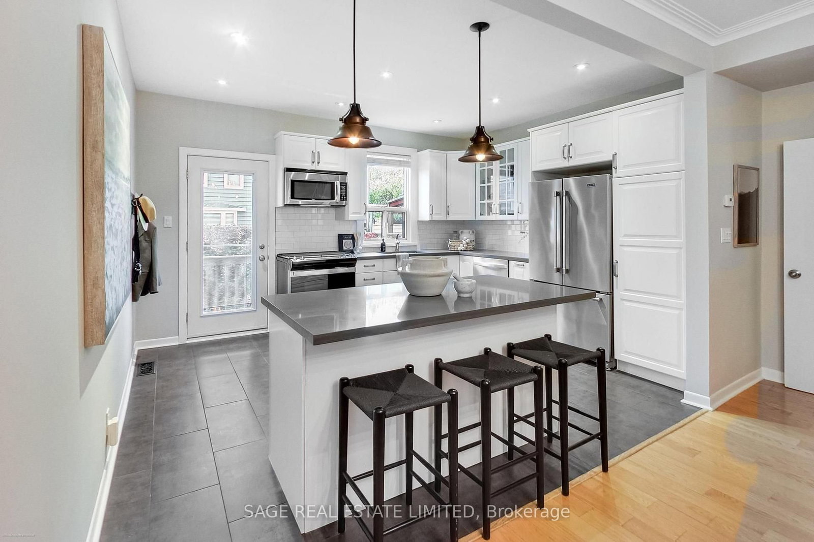 346 Leslie Street • Toronto, ON photo 9