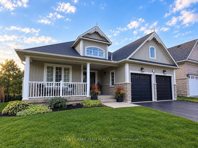 4 Branthaven Court • Whitby, ON photo 2