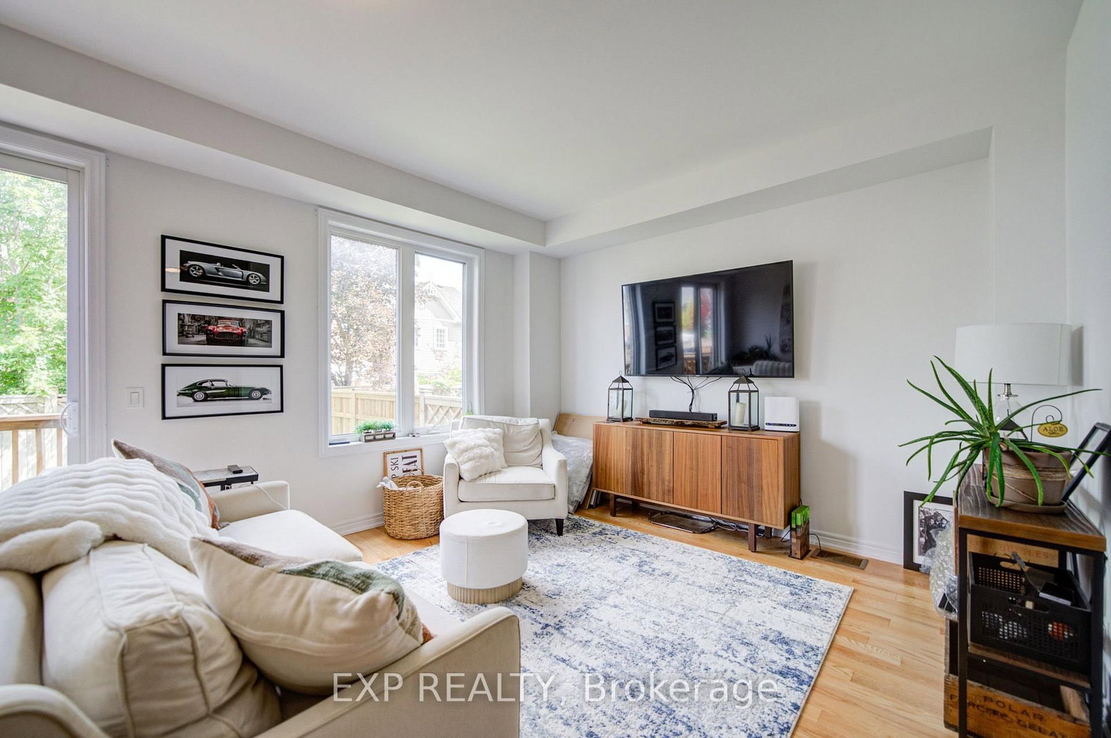 29 Sorbara Way • Whitby, ON photo 6