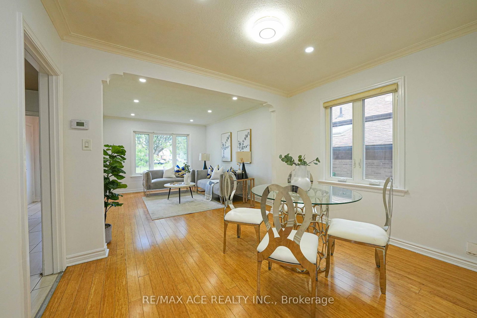 59 Lilian Drive • Toronto, ON photo 4