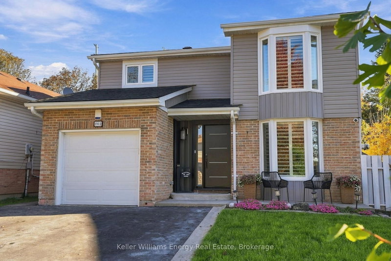 801 Greenbriar Dr photo 2