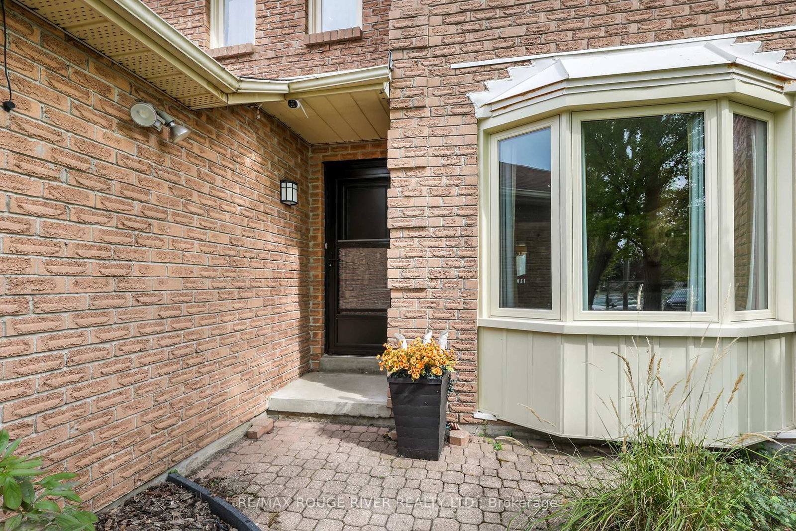 648 Cognac Crescent • Pickering, ON photo 2