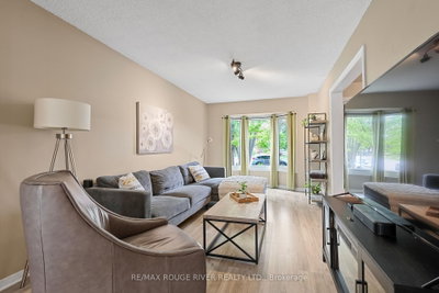 648 Cognac Crescent • Pickering, ON photo 9