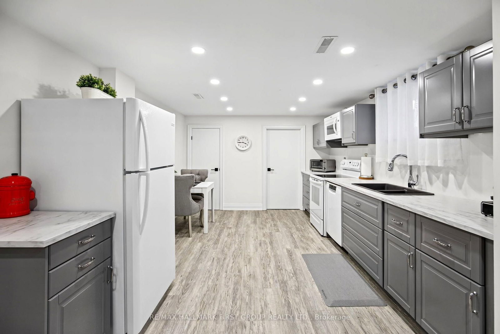 1224 Pharmacy Avenue • Toronto, ON photo 32