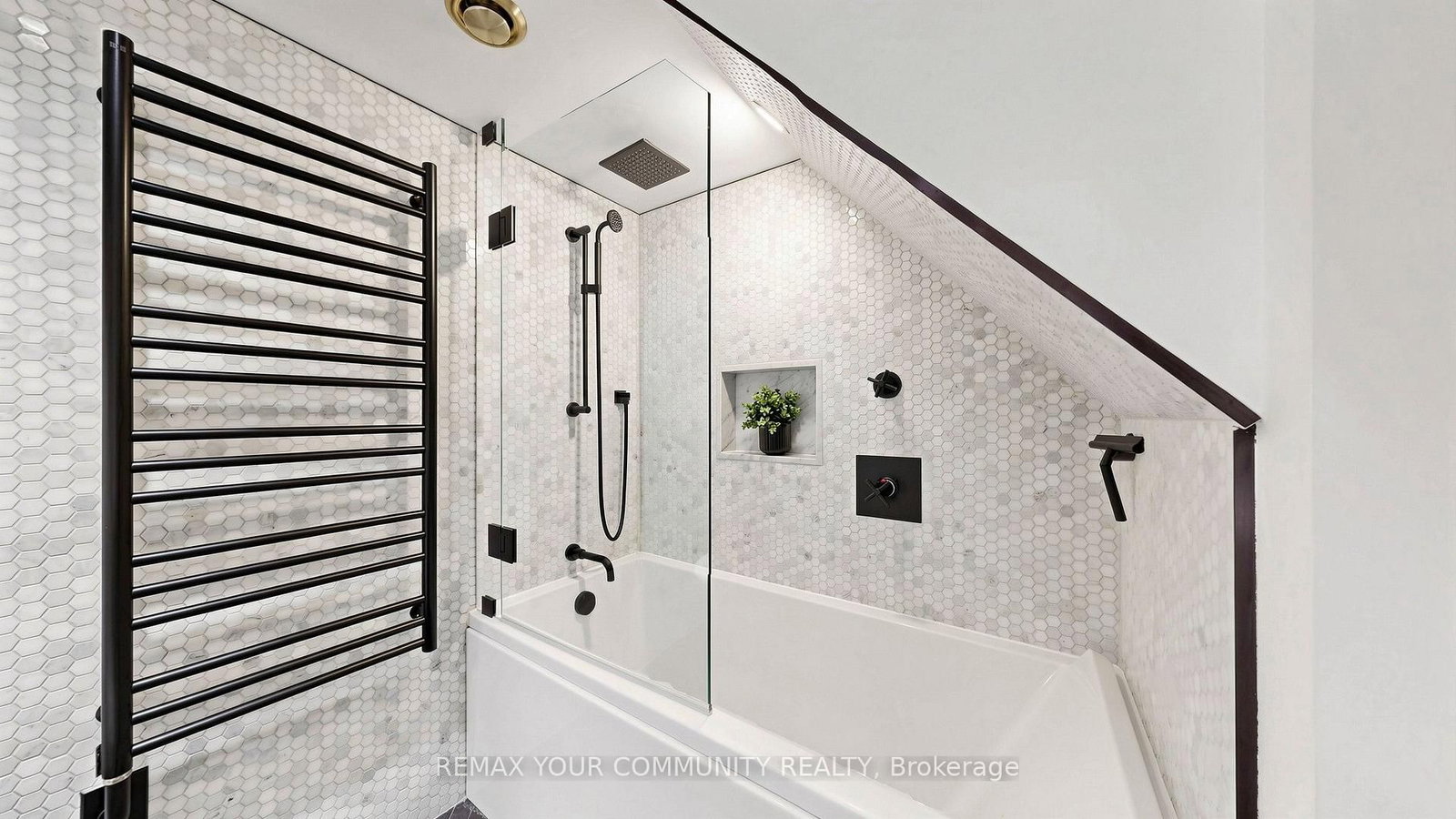 149 Jones Avenue N • Toronto, ON photo 23