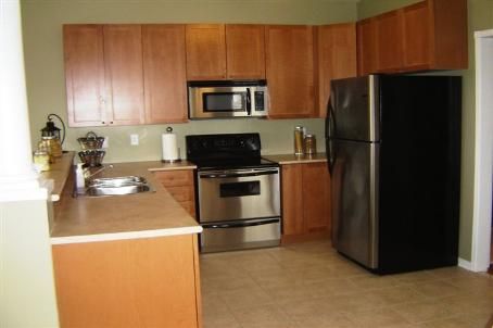 94 Bayberry Crt, Whitby, L1M2L1 | Image 2