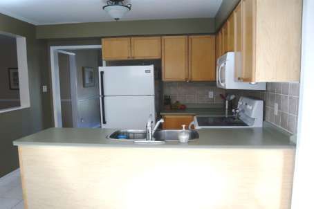 1045 Beaver Valley Cres, Oshawa, L1J8N9 | Image 2