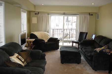 301 - 75 Shipway Ave, Clarington, L1B0B6 | Image 2