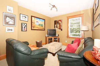 1 Woodlee Rd, Toronto - East End-Danforth image-0-4