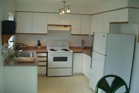 308 Sparrow Circ, Pickering, L1V6Y3 | Image 2