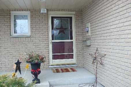 43 Short Cres, Clarington, L1E2Z5 | Image 2