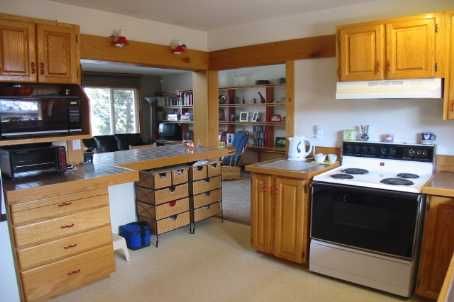 201 Southlawn Ave, Oshawa, L1H3Y5 | Image 2