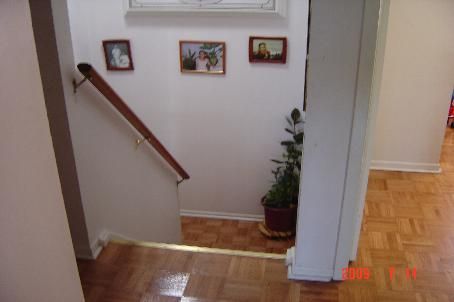 28 Scotney Grve, Toronto, M1B2S4 | Image 2