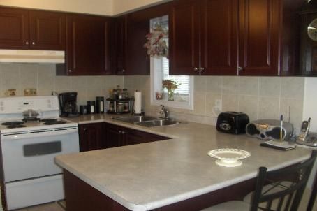 26 Lurosa Cres, Whitby, L1R3A9 | Image 2