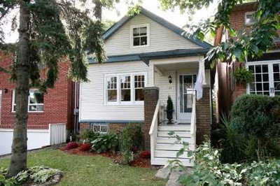 Detached House sold at 15 Battenberg Avenue, Toronto, Ontario, M4L1J7 - Woodbine Corridor - MLS: E1713242