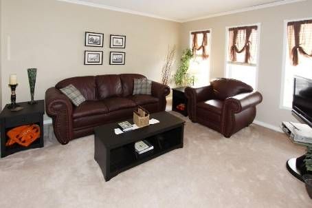 22 Selkirk Dr, Whitby, L1M2E6 | Image 3