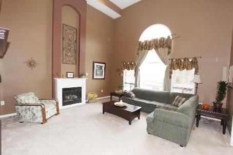 22 Selkirk Dr, Whitby, L1M2E6 | Image 2