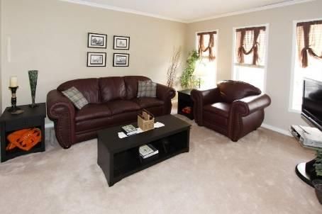 22 Selkirk Dr, Whitby, L1M2E6 | Image 3