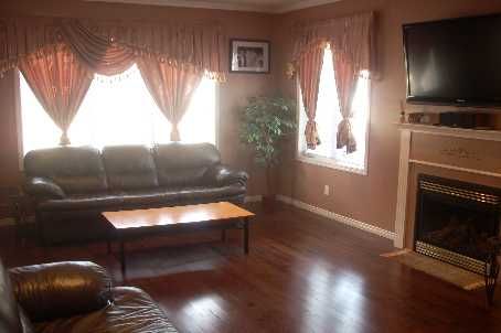 25 Shorten Pl, Ajax, L1T0E9 | Image 3