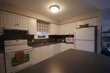 490 Flagstone Crt, Oshawa, L1K2Z7 | Image 3