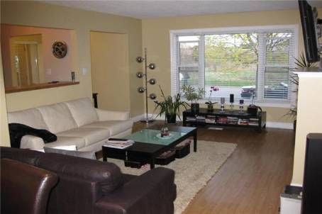 202 Willis Ave, Whitby, L1N7C6 | Image 2