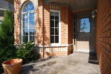 3 Underwood Dr, Whitby, L1M1H8 | Image 2