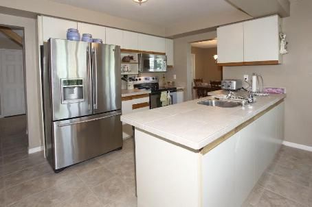 27 Ingleborough Dr, Whitby, L1N8J9 | Image 2