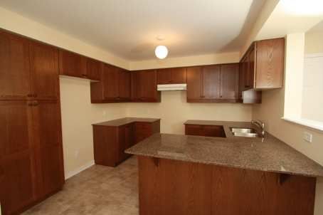 7 - 460 Woodmount Dr, Oshawa, L1K0K4 | Image 2