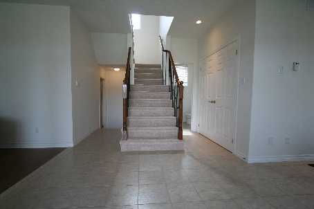 2 Don Morris Crt, Clarington, L1C5P7 | Image 2