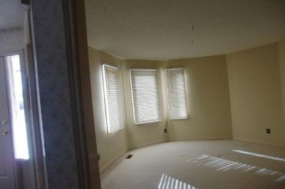 21 Fencerow Dr, Whitby - Rolling Acres image-0-3