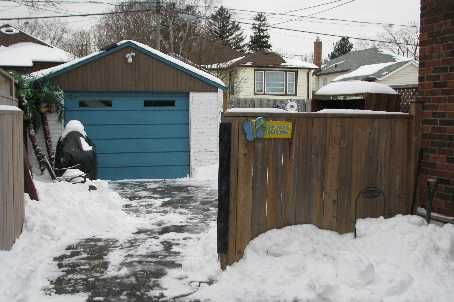 96 Oakes Ave, Oshawa, L1G6C6 | Image 2