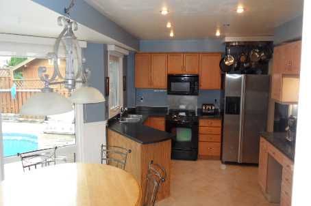 1618 Major Oaks Rd, Pickering, L1X2G8 | Image 2