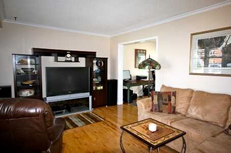 1045 Beaver Valley Cres, Oshawa, L1J8N9 | Image 2