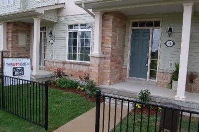 Townhouse sold at 44 Wicker Park Way, Whitby, Ontario, L1R0E2 - Pringle Creek - MLS: E2190674