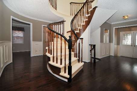 903 Alanbury Cres, Pickering, L1X2S3 | Image 2