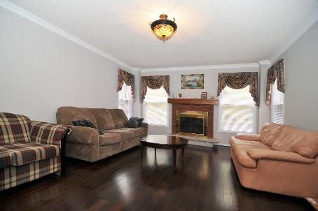 903 Alanbury Cres, Pickering, L1X2S3 | Image 3