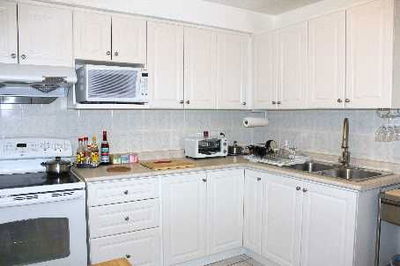 Unit 104 — 270 Timberbank Blvd, Toronto - L'Amoreaux image-0-2