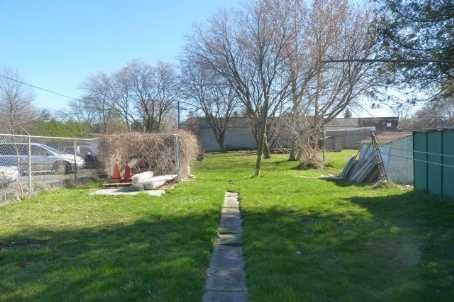 203 Valencia Rd, Oshawa, L1J1P2 | Image 2