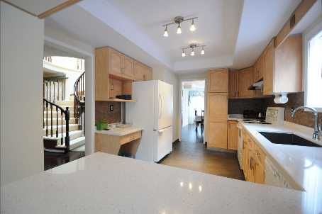 903 Alanbury Cres, Pickering, L1X2S3 | Image 3