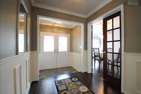 903 Alanbury Cres, Pickering, L1X2S3 | Image 2