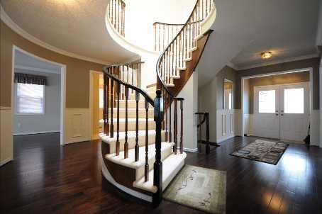 903 Alanbury Cres, Pickering, L1X2S3 | Image 3