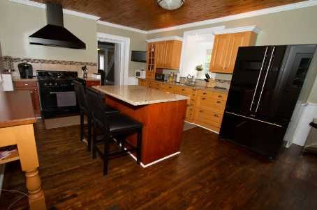 2319 Wildwood Cres, Pickering, L1X2N1 | Image 2