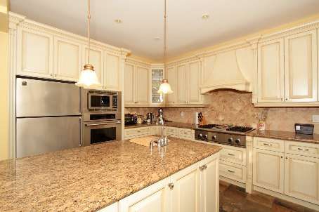 70 Applewood Cres, Whitby, L1N2E6 | Image 3