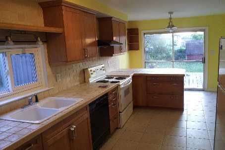 366 Rosedale Dr, Whitby, L1N1Z8 | Image 2