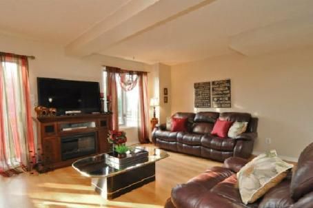 87 Thorp Cres, Ajax, L1T3T4 | Image 2