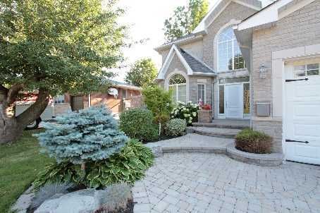 70 Applewood Cres, Whitby, L1N2E6 | Image 2